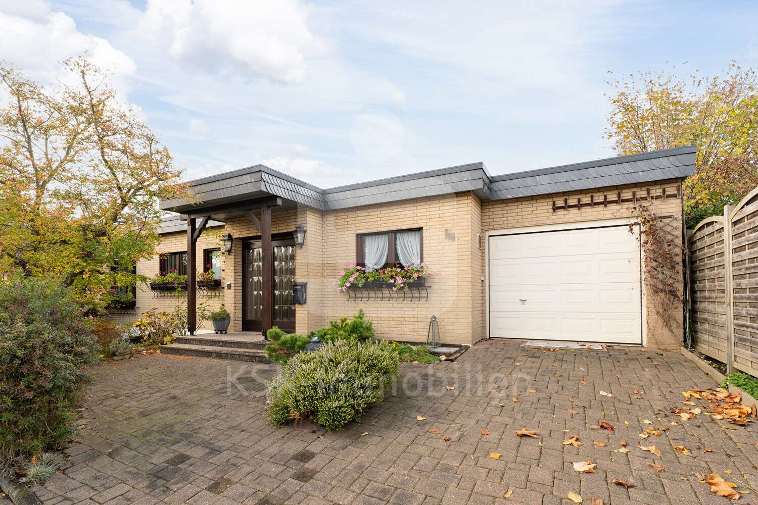 Vorderansicht  - Bungalow in 50374 Erftstadt / Dirmerzheim mit 132m² kaufen