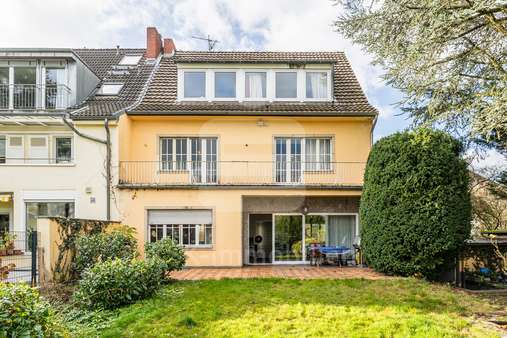 Rückansicht - Doppelhaushälfte in 50931 Köln mit 219m² kaufen