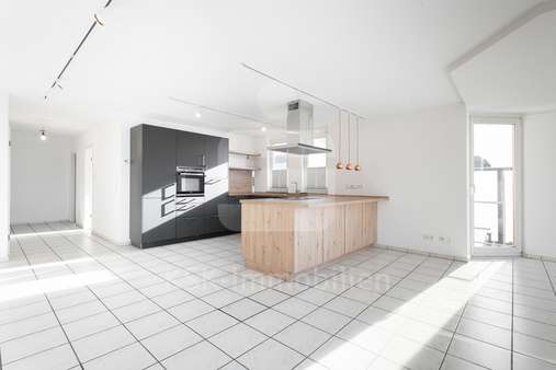 Wohnbereich mit Küche  - Etagenwohnung in 50321 Brühl mit 89m² kaufen