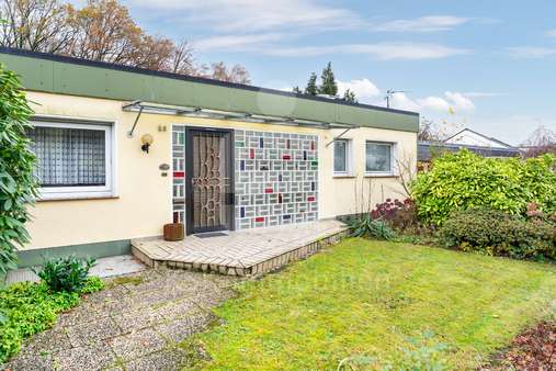 Außenansicht Außenansicht - Bungalow in 51429 Bergisch Gladbach / Herkenrath mit 161m² kaufen