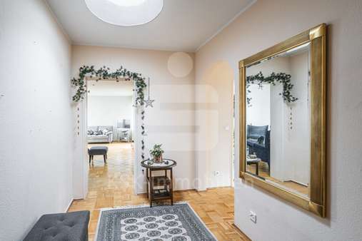 Diele - Dachgeschosswohnung in 53604 Bad Honnef mit 84m² kaufen