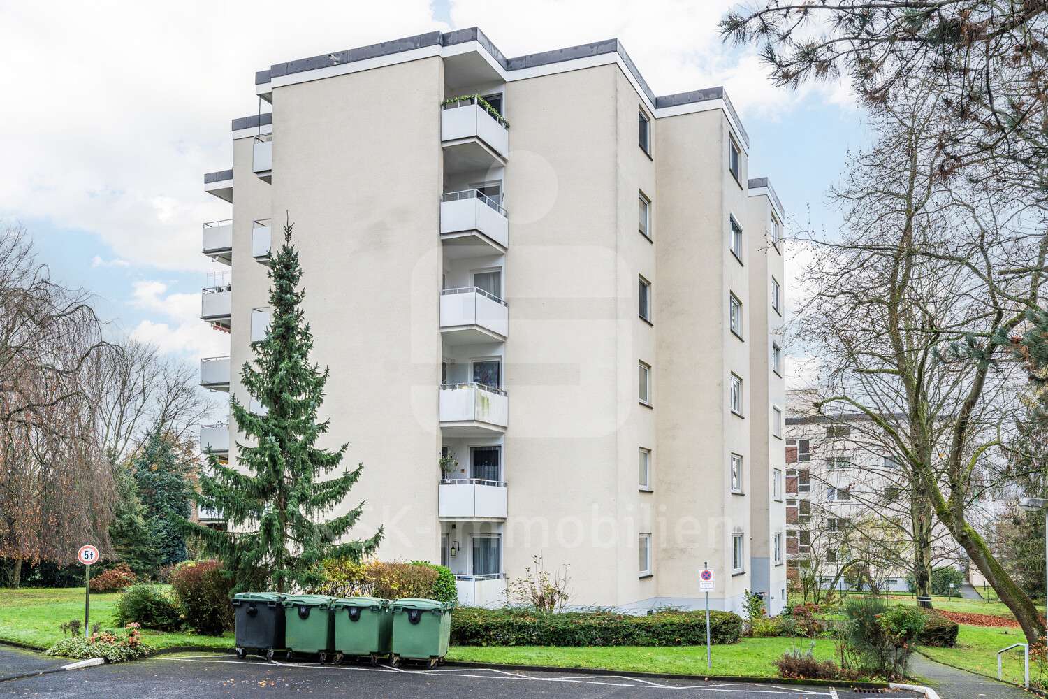 Außenaufnahme - Dachgeschosswohnung in 53604 Bad Honnef mit 84m² kaufen