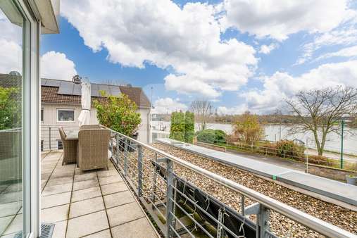 Terrasse 1.OG - Mehrfamilienhaus in 53859 Niederkassel mit 390m² als Kapitalanlage kaufen