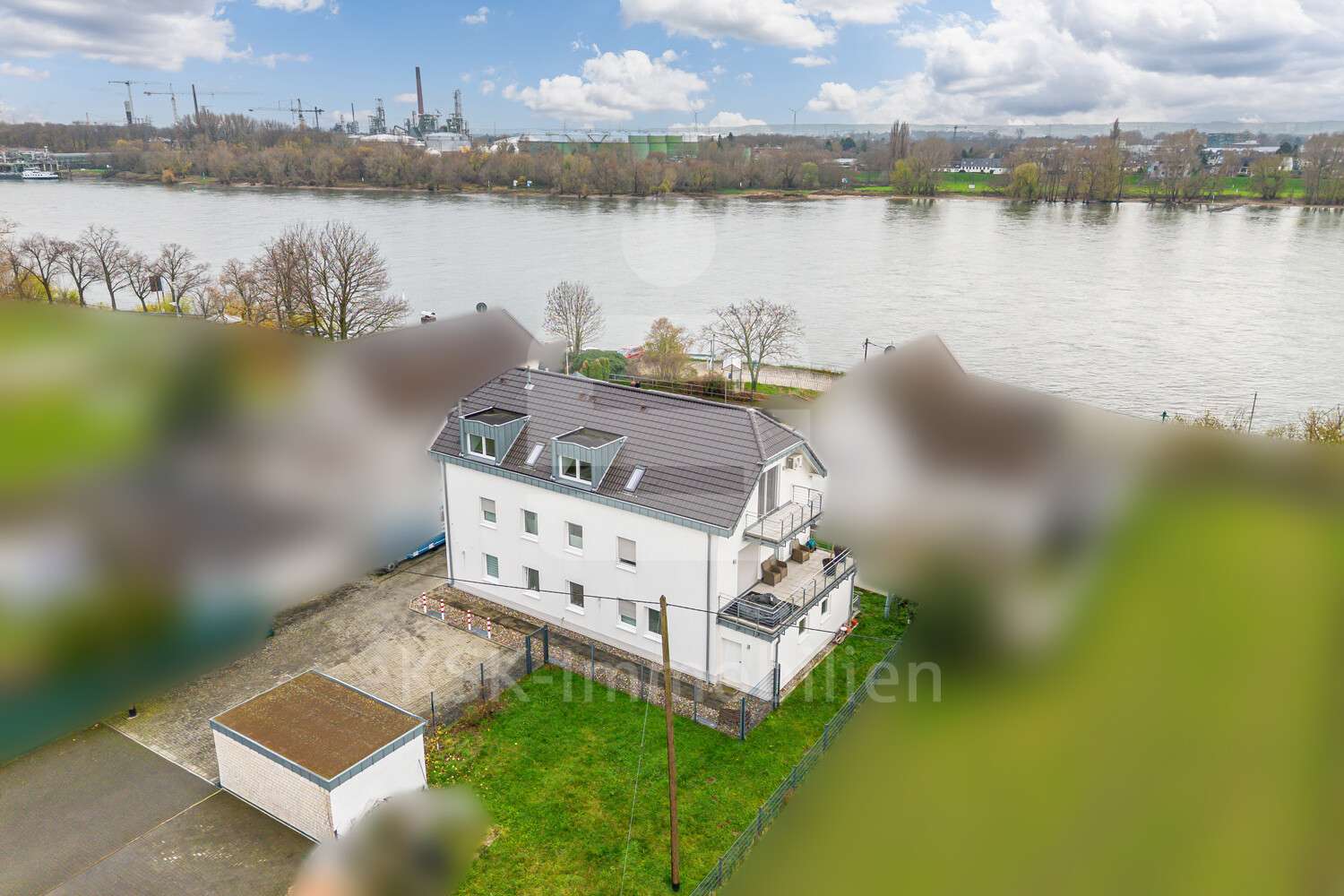 Rückansicht - Mehrfamilienhaus in 53859 Niederkassel mit 390m² als Kapitalanlage kaufen