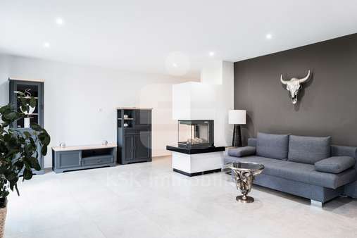 Wohnzimmer Erdgeschoss Haupthaus Wohnzimmer Erdgeschoss Haupthaus - Zweifamilienhaus in 53949 Dahlem mit 263m² kaufen