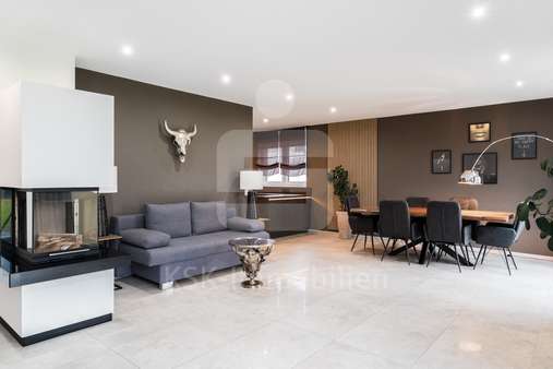 Wohnzimmer Erdgeschoss Haupthaus Wohnzimmer Erdgeschoss Haupthaus - Zweifamilienhaus in 53949 Dahlem mit 263m² kaufen