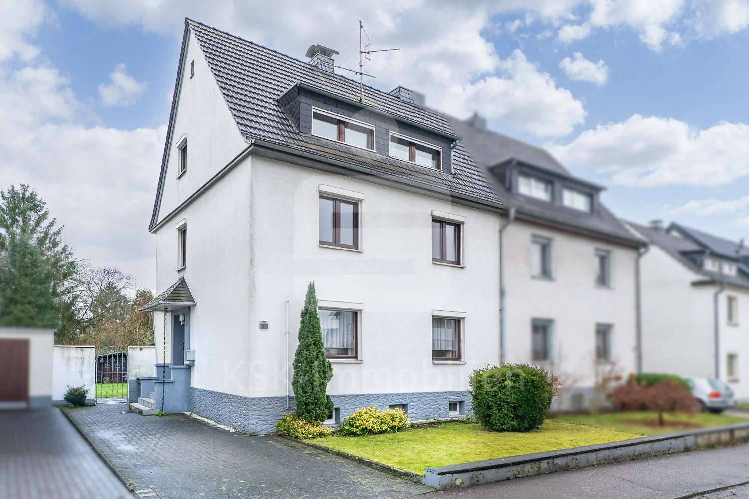Außenansicht - Doppelhaushälfte in 51427 Bergisch Gladbach mit 118m² kaufen
