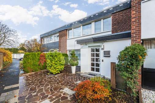 Außenaufnahme  - Reihenmittelhaus in 50997 Köln / Rondorf mit 116m² kaufen