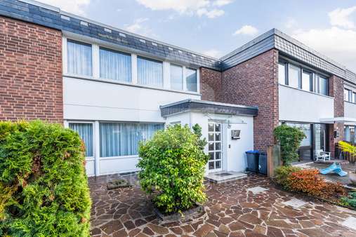 Außenaufnahme  - Reihenmittelhaus in 50997 Köln / Rondorf mit 116m² kaufen