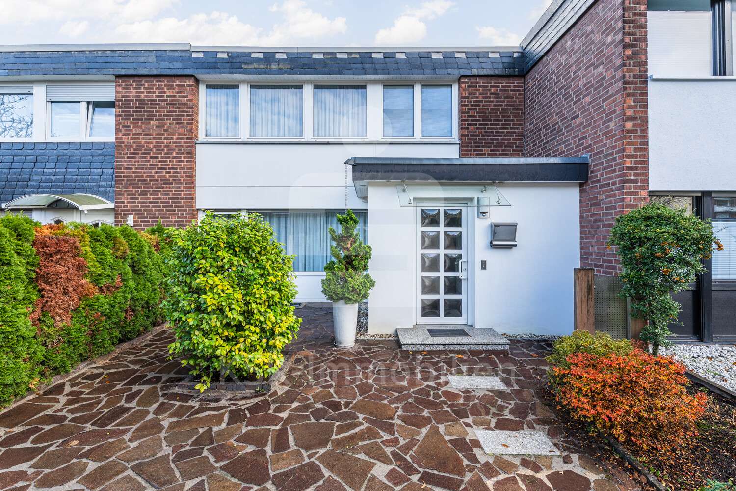 Außenaufnahme - Reihenmittelhaus in 50997 Köln / Rondorf mit 116m² kaufen