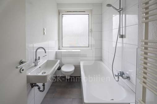 Badezimmer - Etagenwohnung in 50733 Köln / Nippes mit 57m² kaufen