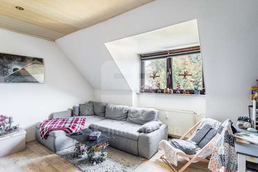 Wohnzimmer - Dachgeschosswohnung in 51503 Rösrath mit 56m² kaufen