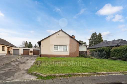 Vorderansicht  - Einfamilienhaus in 50374 Erftstadt / Kierdorf mit 95m² kaufen