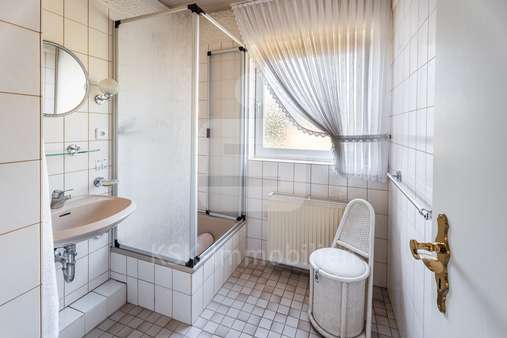 Erdgeschoss Badezimmer - Doppelhaushälfte in 50226 Frechen mit 120m² kaufen