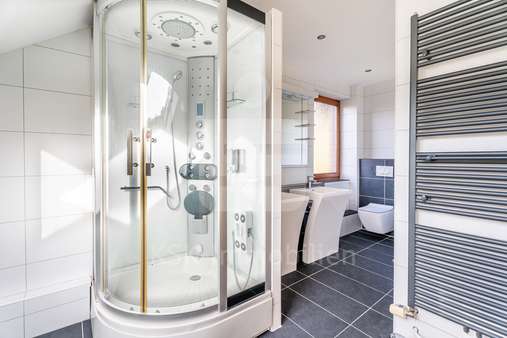 Badezimmer Dachgeschoss  - Einfamilienhaus in 53797 Lohmar Emmersbach mit 122m² kaufen