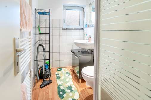 Badezimmer Anbau links OG Badezimmer Anbau links OG - Mehrfamilienhaus in 51149 Köln / Ensen mit 287m² als Kapitalanlage kaufen