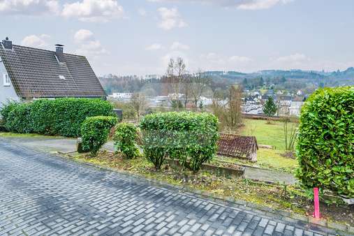 Straßenansicht - Grundstück in 51766 Engelskirchen mit 625m² kaufen