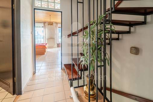 Treppenhaus - Reihenmittelhaus in 53859 Niederkassel / Rheidt mit 112m² kaufen