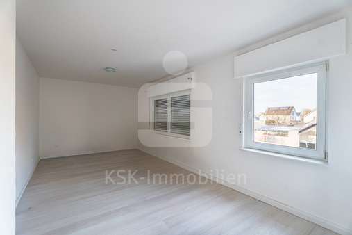 Zimmer Obergeschoss - Zweifamilienhaus in 50374 Erftstadt / Konradsheim mit 130m² kaufen