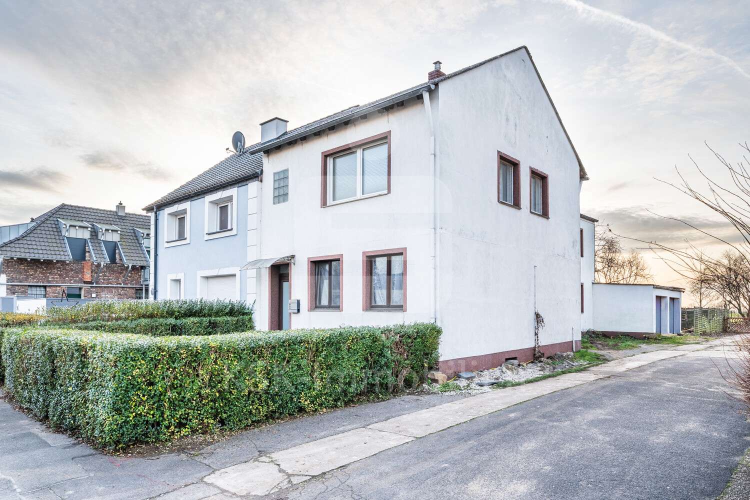 Außenaufnahme - Zweifamilienhaus in 50374 Erftstadt / Konradsheim mit 130m² kaufen