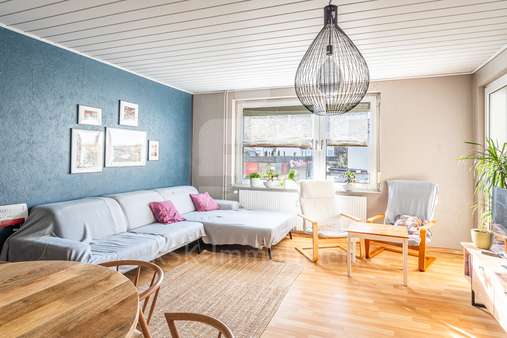 Wohnzimmer  - Etagenwohnung in 50999 Köln mit 65m² kaufen