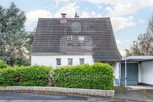 Außenaufnahme Außenaufnahme - Einfamilienhaus in 51109 Köln / Brück mit 100m² kaufen