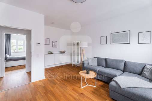 Wohnzimmer Wohnzimmer - Etagenwohnung in 50996 Köln / Rodenkirchen mit 64m² kaufen