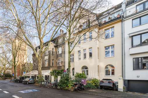 Außenaufnahme  - Erdgeschosswohnung in 50823 Köln mit 126m² kaufen