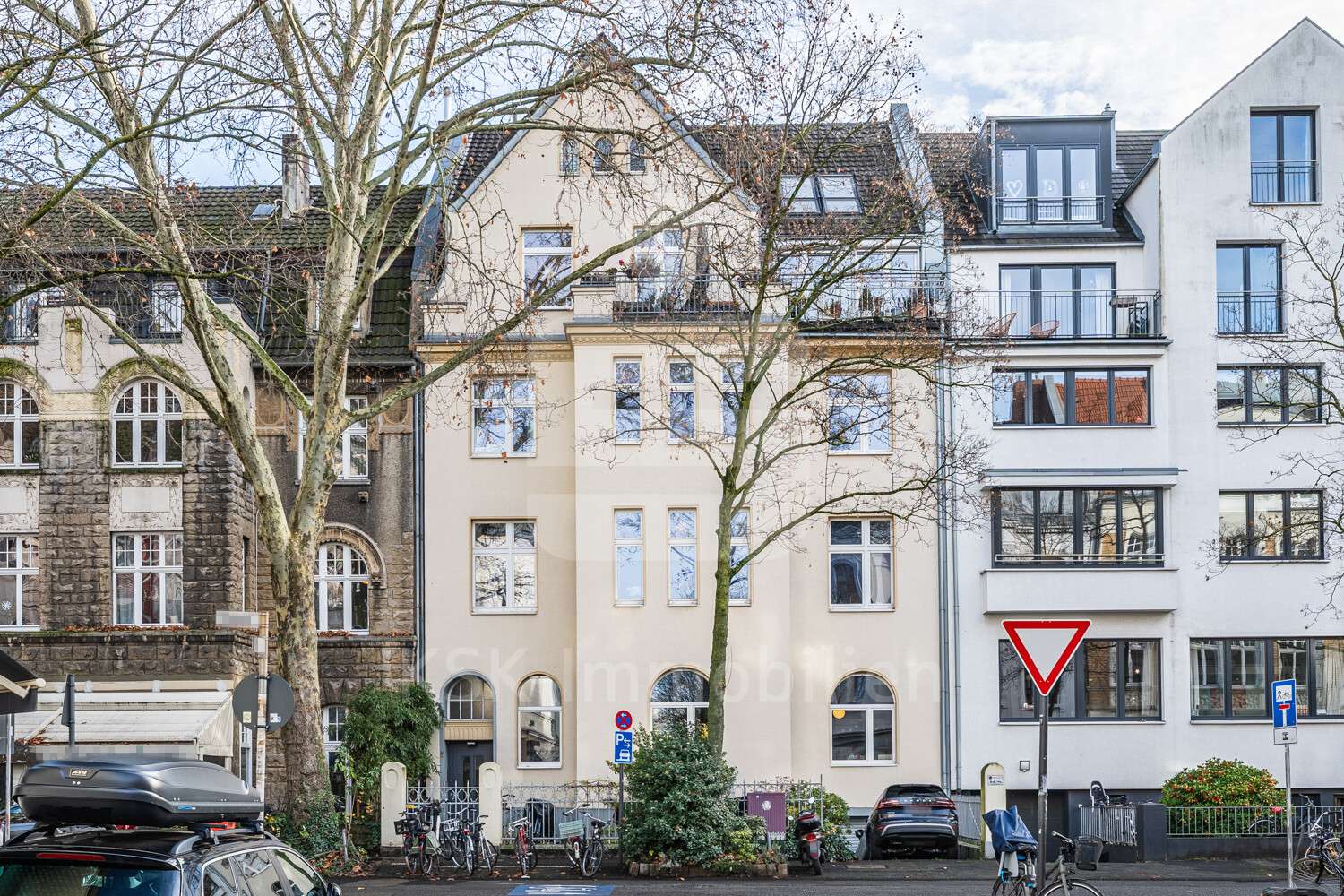 Außenaufnahme  - Erdgeschosswohnung in 50823 Köln mit 126m² kaufen