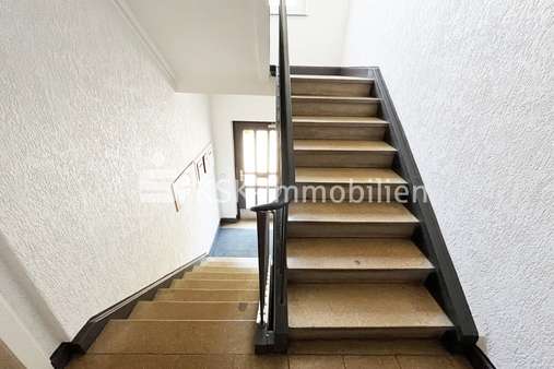 93912 Treppenhaus - Etagenwohnung in 50321 Brühl mit 63m² günstig kaufen
