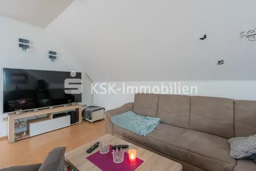 Schicke Eigentumswohnung mit separatem Eingang und kleinem, eigenen Außenbereich.