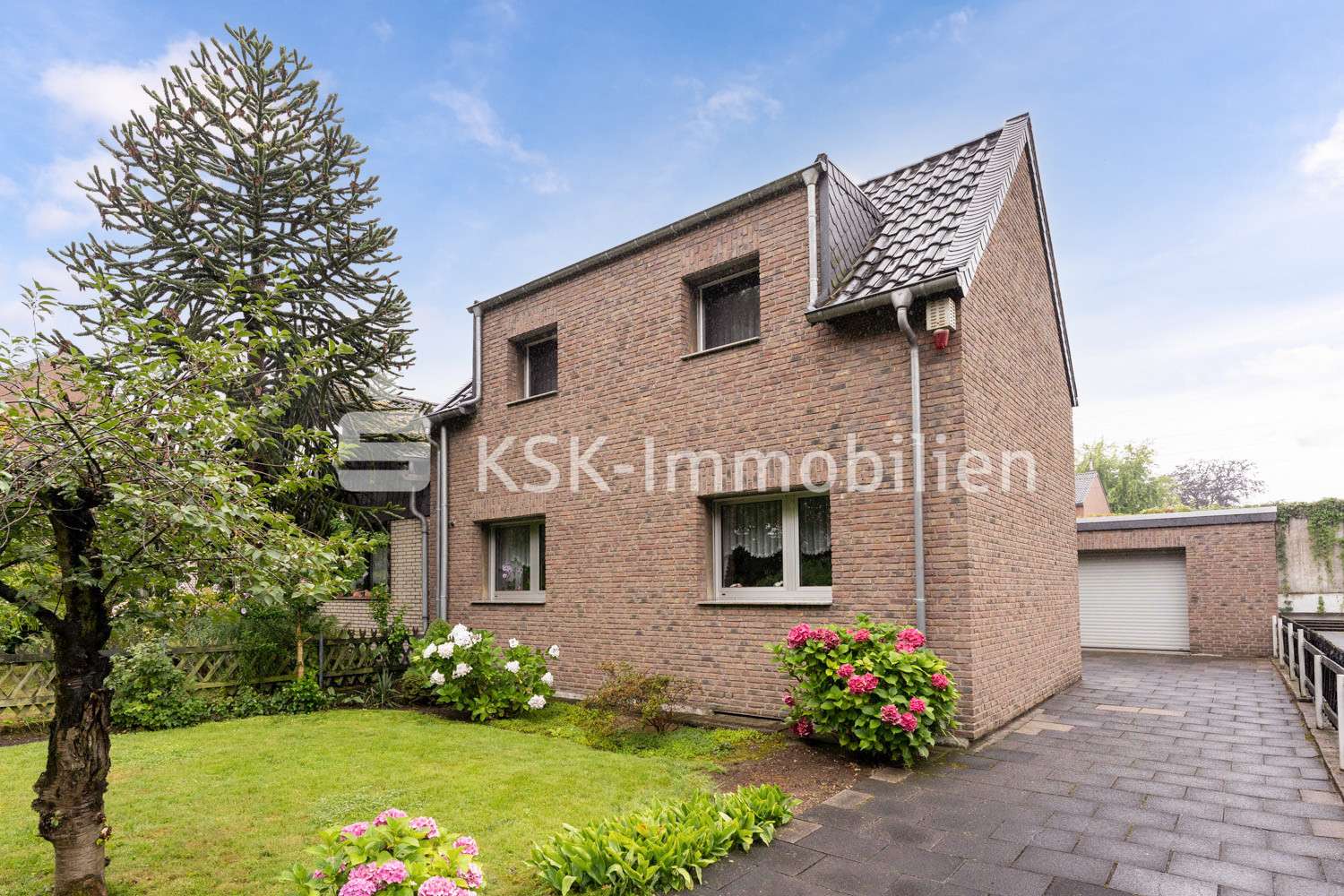 103895 Außenansicht - Einfamilienhaus in 50769 Köln mit 104m² kaufen
