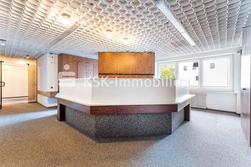 Foyer - Praxisfläche in 51688 Wipperfürth mit 183m² kaufen