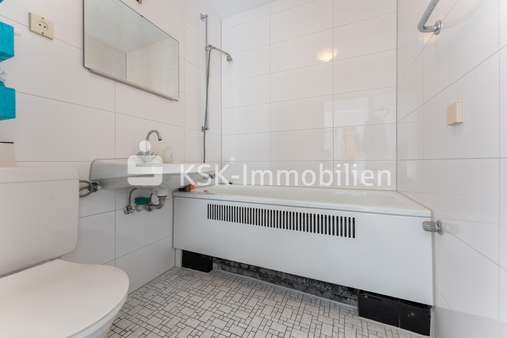 111622 Badezimmer - Etagenwohnung in 51149 Köln mit 55m² günstig kaufen