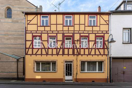 107067 Außenansicht - Zweifamilienhaus in 53474 Bad Neuenahr-Ahrweiler mit 239m² günstig kaufen