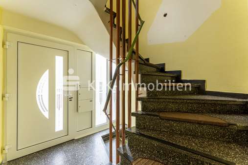 105585 Diele - Zweifamilienhaus in 50321 Brühl mit 145m² günstig kaufen