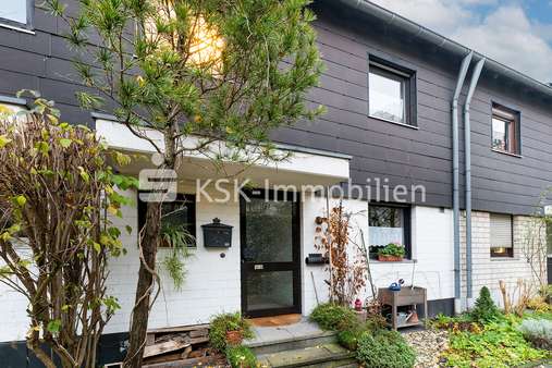 110714 Außenansicht  - Reihenmittelhaus in 50858 Köln mit 110m² günstig kaufen