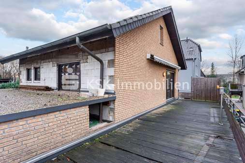 111770 Rückansicht mit Ausgang Sonnenterrasse - Einfamilienhaus in 53721 Siegburg-Wolsdorf mit 133m² günstig kaufen