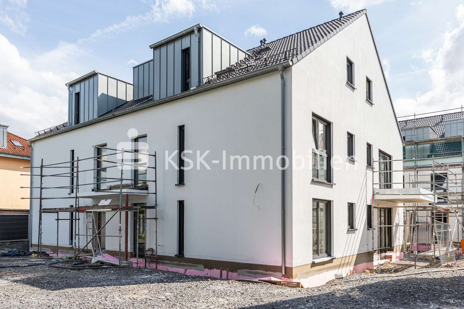 Vorderansicht - Erdgeschosswohnung in 51503 Rösrath mit 68m² kaufen