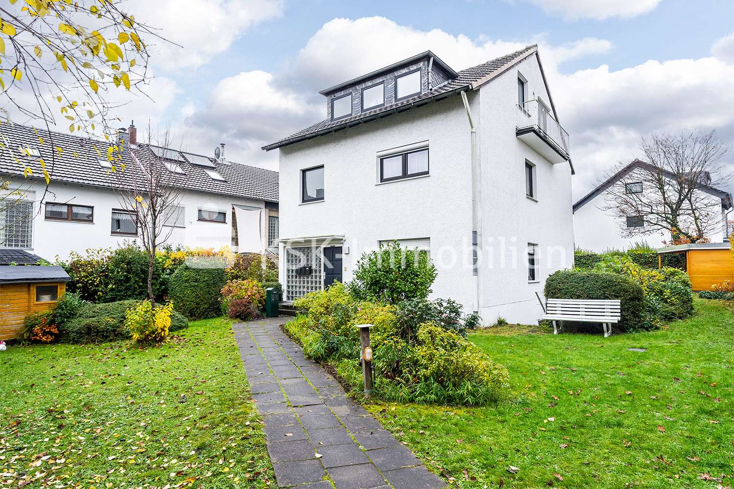 109567 Außenansicht - Mehrfamilienhaus in 53859 Niederkassel mit 165m² günstig kaufen