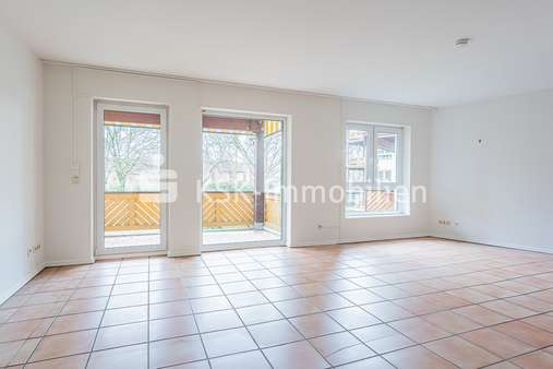 113044 Wohnzimmer - Etagenwohnung in 50126 Bergheim mit 86m² günstig kaufen