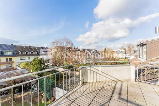 111008 Balkon - Dachgeschosswohnung in 51147 Köln mit 77m² günstig kaufen