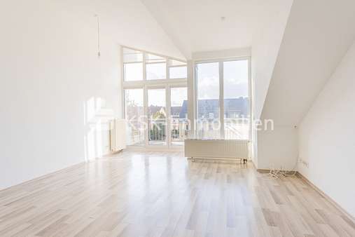 111008 Wohnzimmer - Dachgeschosswohnung in 51147 Köln mit 77m² kaufen