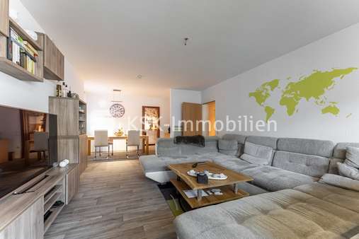 110123 Wohn- und Esszimmer - Mehrfamilienhaus in 52379 Langerwehe mit 236m² als Kapitalanlage günstig kaufen