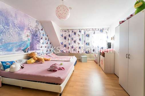 112099 Kinderzimmer - Dachgeschosswohnung in 50769 Köln mit 77m² kaufen