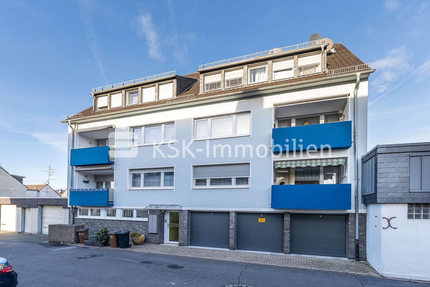 112099 Außenansicht - Dachgeschosswohnung in 50769 Köln mit 77m² kaufen