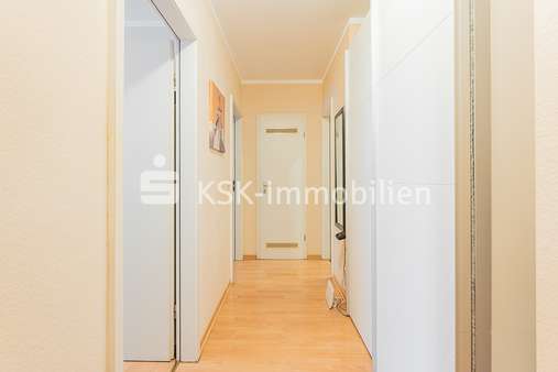 111162 Flur - Etagenwohnung in 50858 Köln mit 82m² günstig kaufen