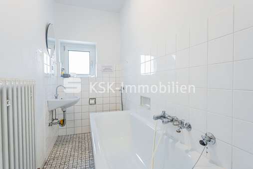 111143 Geschäft Badezimmer - Erdgeschosswohnung in 50937 Köln / Sülz mit 117m² günstig kaufen