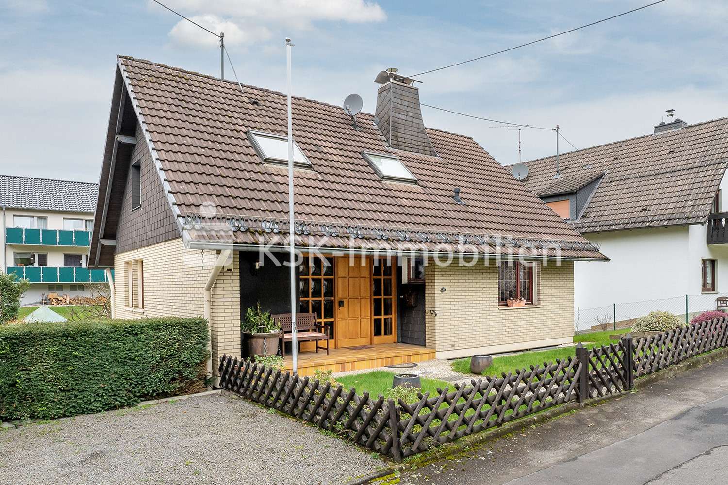 110668 Vorderansicht links neu klein - Einfamilienhaus in 51766 Engelskirchen / Schnellenbach mit 171m² günstig kaufen