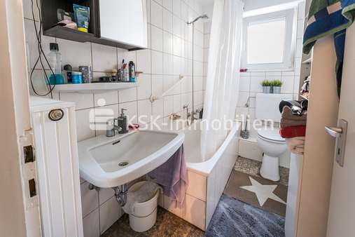 109307 Badezimmer Wohnung links  - Mehrfamilienhaus in 42799 Leichlingen (Rheinland) mit 811m² als Kapitalanlage günstig kaufen